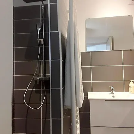 Oda ve Kahvaltı D'hotes Lovely Planette Nîmes