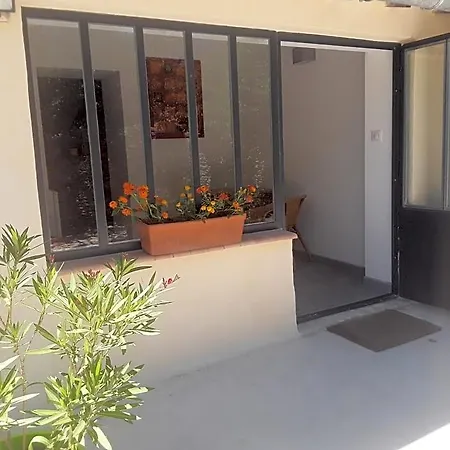 D'hotes Lovely Planette Oda ve Kahvaltı Nîmes