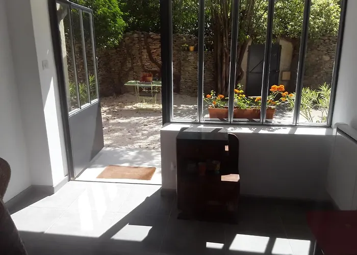 D'hotes Lovely Planette 4* נים